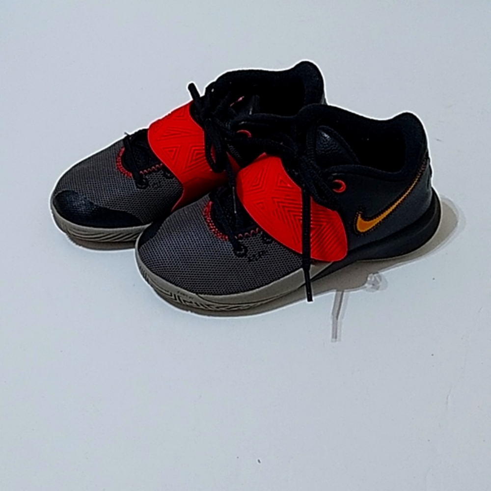 Nike Flytrap Youth Basketball Shoes